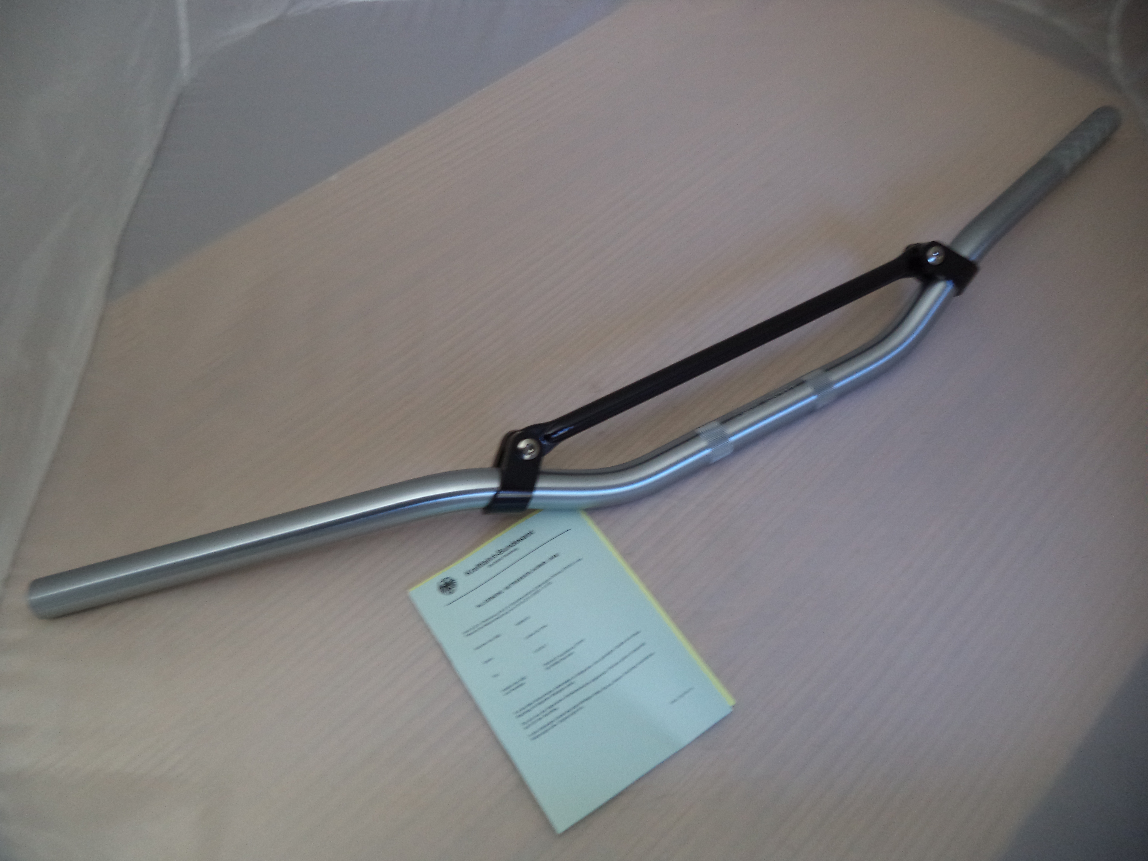 Lenker mit Querstrebe Alu Titan mit ABE Lukas incl. Griffgummi Lenker mit Querstrebe Alu Titan mit ABE Lukas incl. Griffgummi